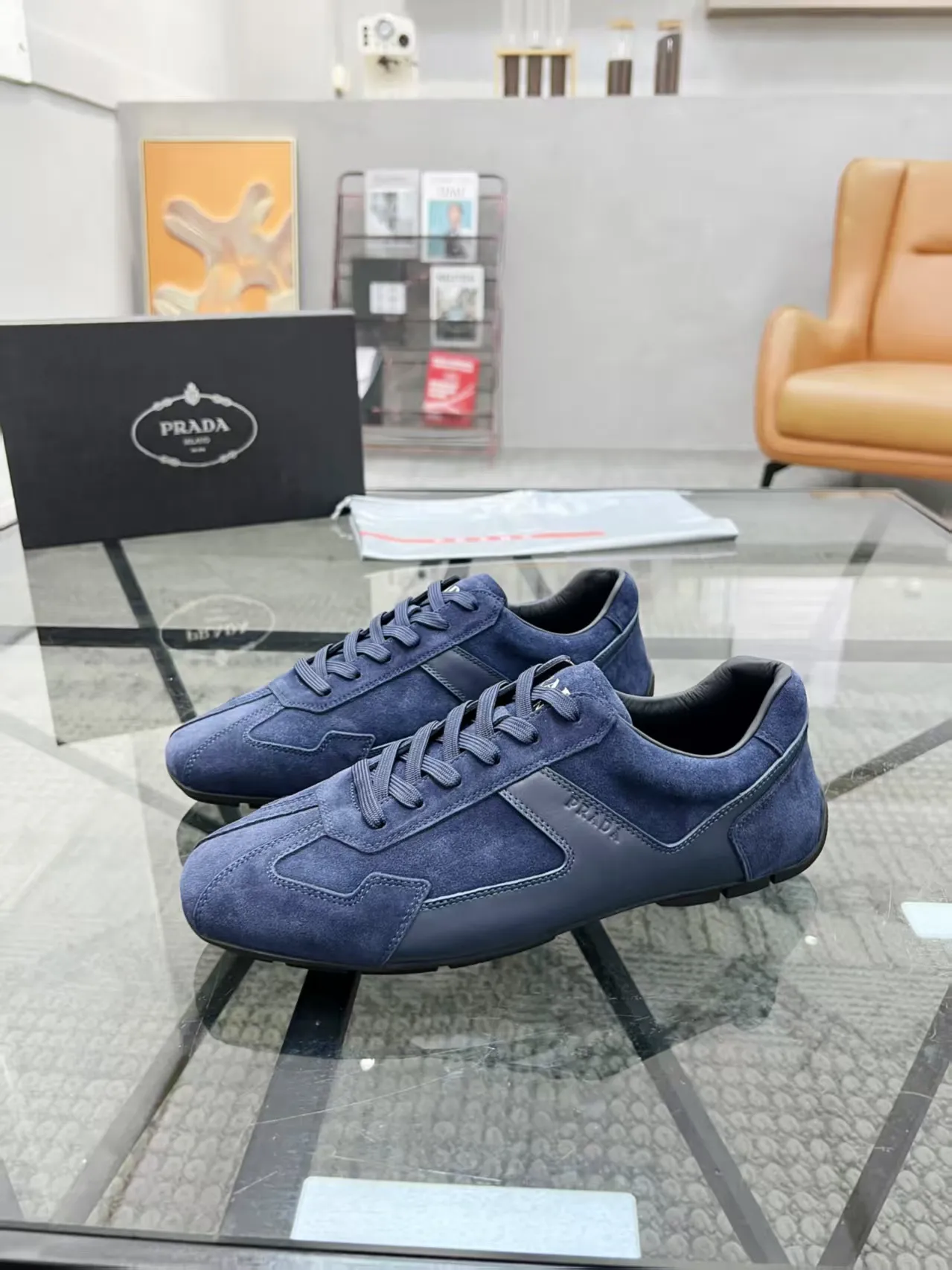 Factory P440💰Prada new men's genuine leather sports shoes, the highest version on the market, any comparison is welcome🆚! The original leather has excellent texture and is super high-end! Fetal sheep net lining imported from Italy, removable pad! Luxurious materials and fine workmanship, highly recommended! Code number: 38--45